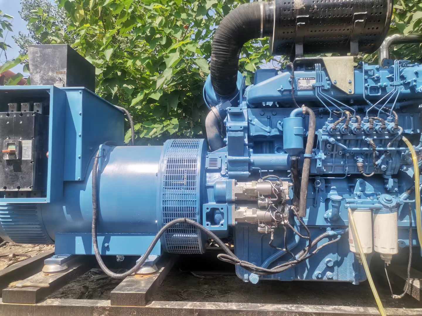 赵西垸林场详细说明降低 800kW 柴油发电机输出电流波动的方法