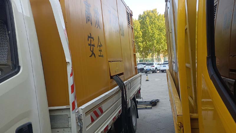 赵西垸林场如何判断柴油发电机组和UPS电源的切换时间是否符合要求？