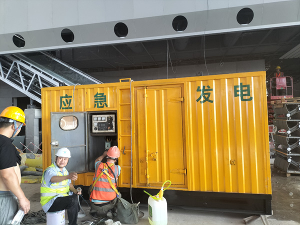 赵西垸林场怎样判断空气滤清器是否需要更换?
